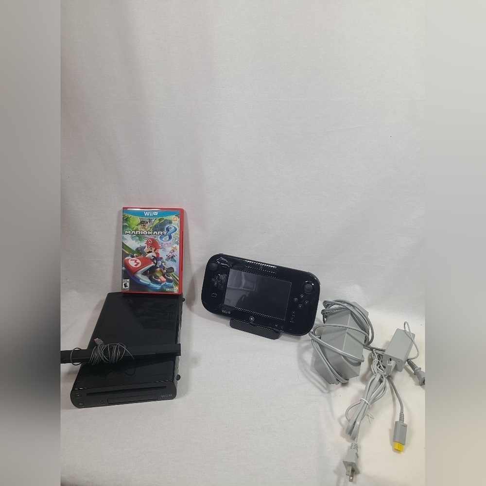 Nintendo Wii U (Mario Kart 8) Deluxe Set Console & GamePad - Tested and works
